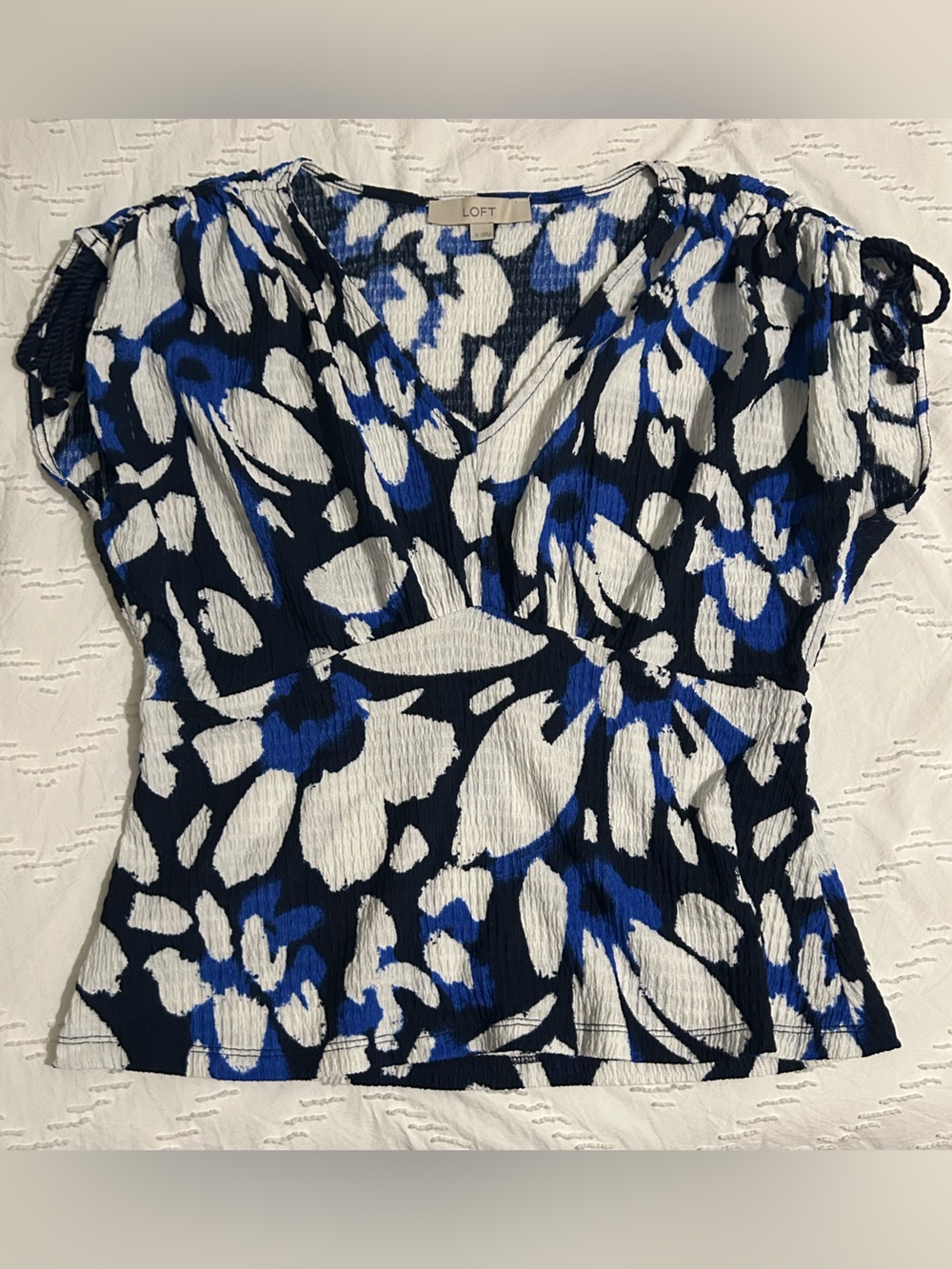LOFT Women’s Ruched Shoulder Tie Sleeve V-Neck Shirt Top Blue Black White Small